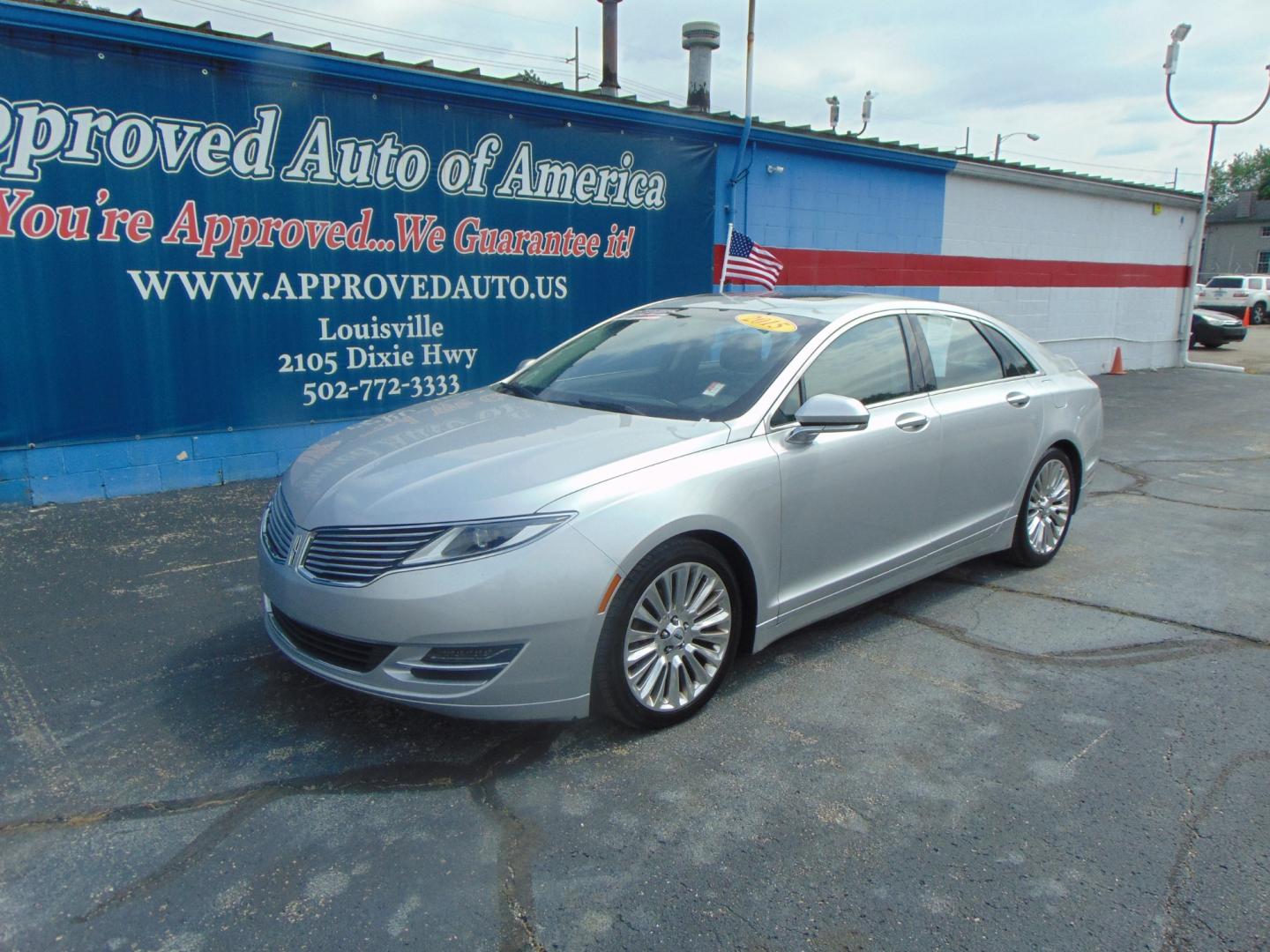 2015 Lincoln MKZ (3LN6L2GKXFR) , located at 2105 Dixie Hwy, Louisville, KY, 40210, (502) 772-3333, 38.220932, -85.795441 - Photo#1